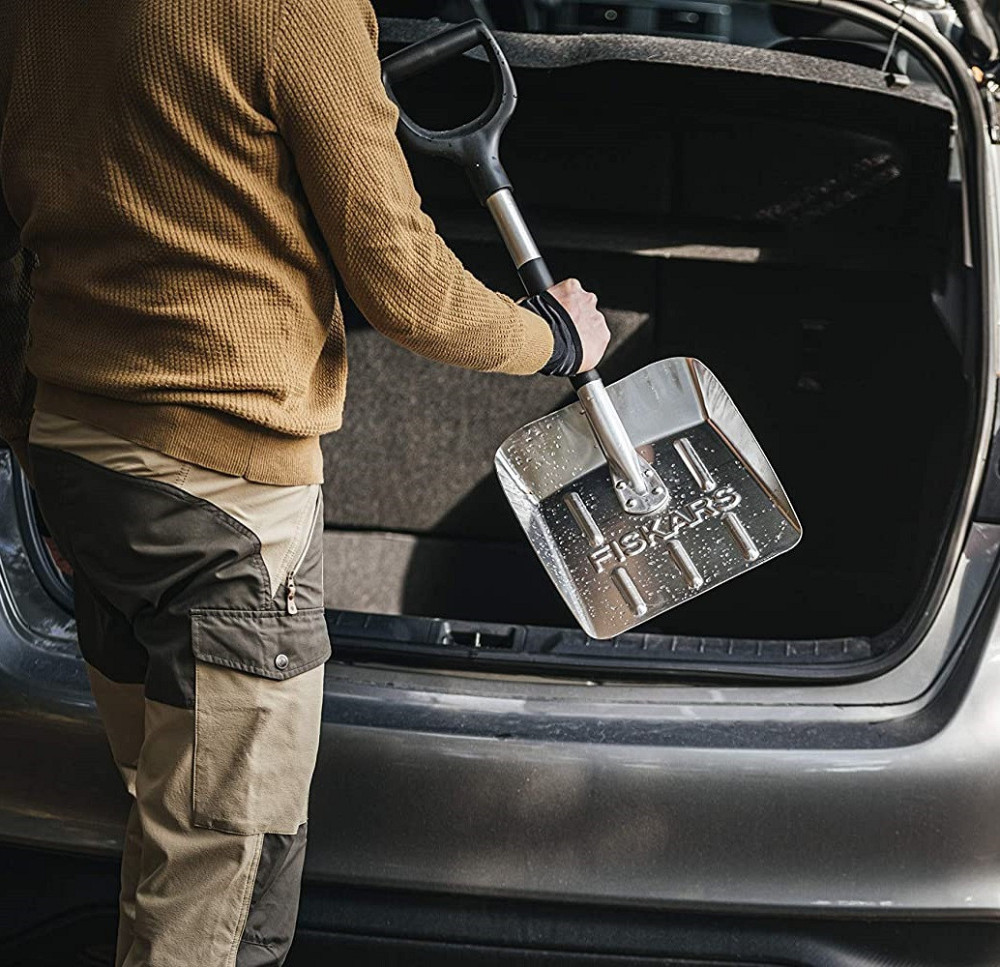 Автомобільна маленька Лопата для снігу 71.5 см Fiskars (141020/1000740) Сталь зі сплаву алюмінію Нововолинськ - фото 6