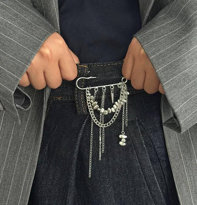 Брошь булавка с цепочками серебристая, декоративная булавка на одежду, стильный аксессуар унисекс Киев - изображение 3