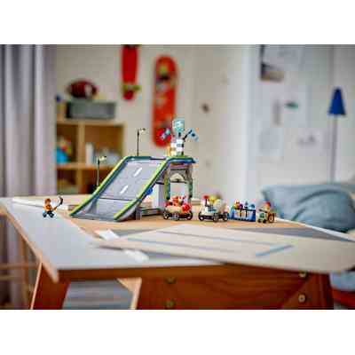 Конструктор LEGO City Никаких ограничений: Автодром для гоночных автомобилей (60460) Винница