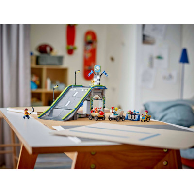 Конструктор LEGO City Никаких ограничений: Автодром для гоночных автомобилей (60460) Винница - изображение 3