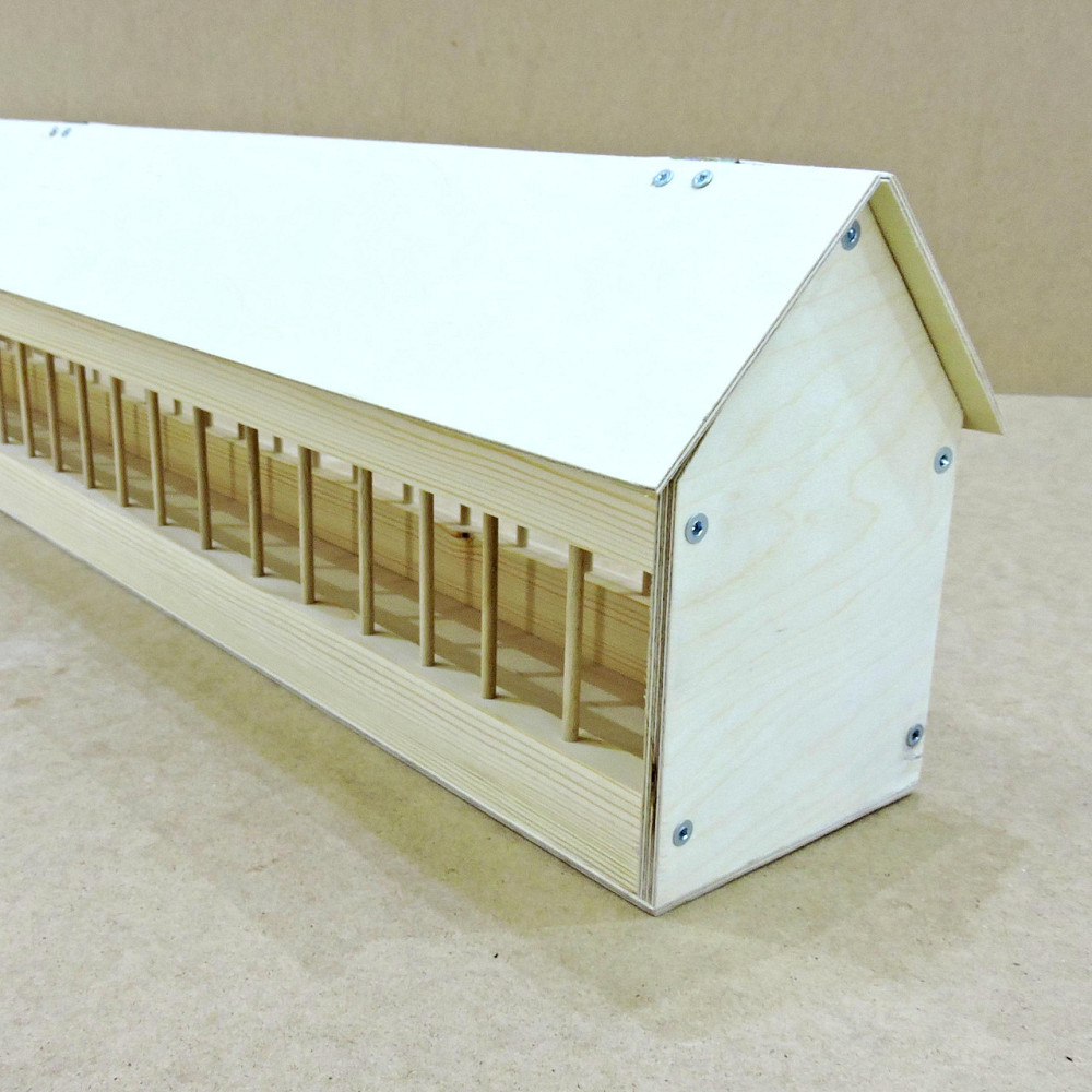 Деревянная кормушка для голубей 