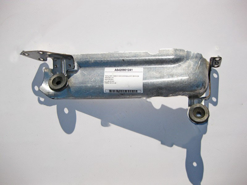 Mercedes-Benz  A6420901241 Кронштейн - захист правого корпусу повітряного фільтра двигуна OM642 V6 3.0 cdi C-Class W203 W204 E-Class W211 Одесса - изображение 1