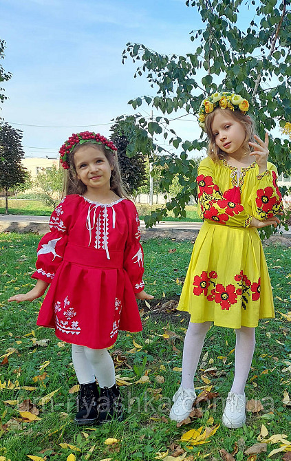 Детское вышитое льняное платье 