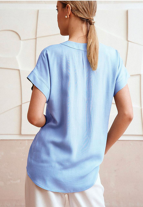 Однотонная летняя блуза 