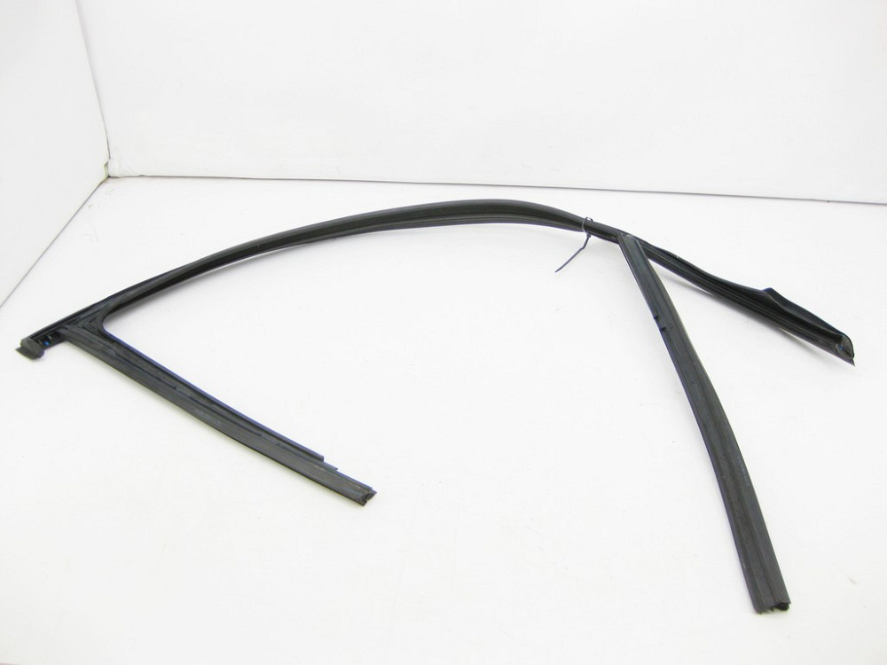 Mercedes-Benz  A1667251900 Гумовий ущільнювач - напрямна скла передніх лівих дверей GL/GLS X166 Одеса - фото 5