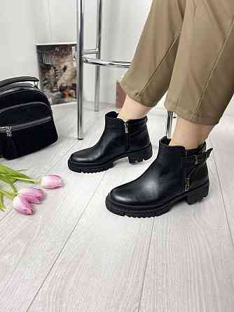 Injers Модні жіночі шкіряні демісезонні черевики весна-осінь на низькому каблуці чорні (617) р. Коломия