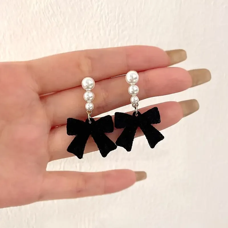 Серьги с бархатными бантиками и жемчугом – чёрные женские украшения Киев - изображение 2