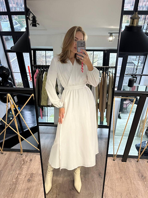 Женское романтичное приталенное миди платье софт Молочный Одесса - изображение 1