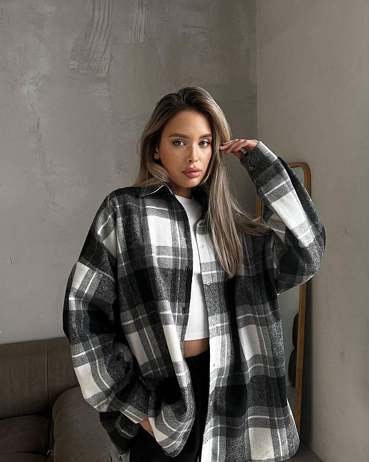 Жіноча трендова сорочка вільного крою з принтом клітинка Одеса - фото 2