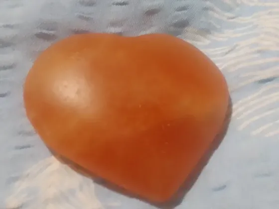 Серце з помаранчового кальциту Киев