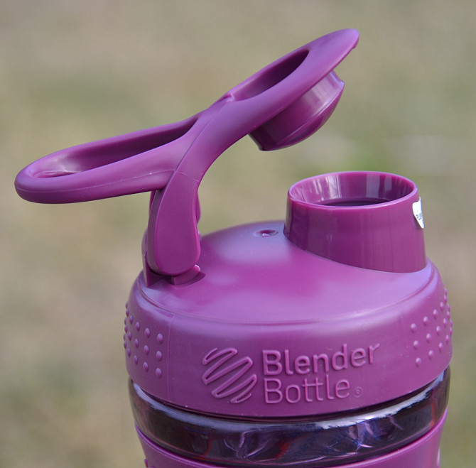 Шейкер спортивний (пляшка) BlenderBottle SportMixer Flip 20oz/590ml Plum Каменское - изображение 7