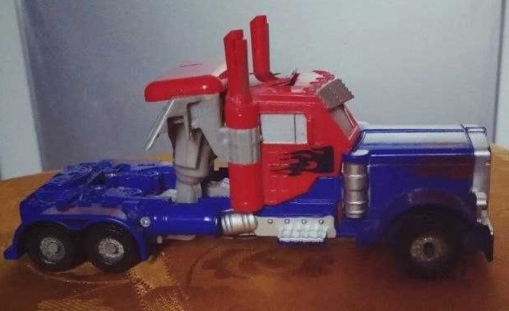 Робот-трансформер Bambi Quyu Оптимус Киев - изображение 2