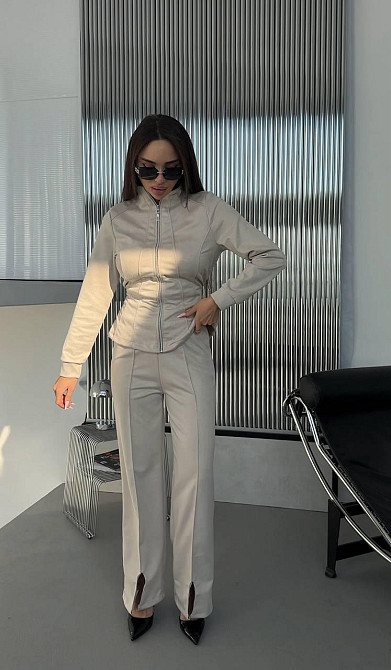 Женский стильный костюм двойка: жакет и штаны с разрезами замш на дайвинге Айвори, 42/44 Одесса - изображение 4