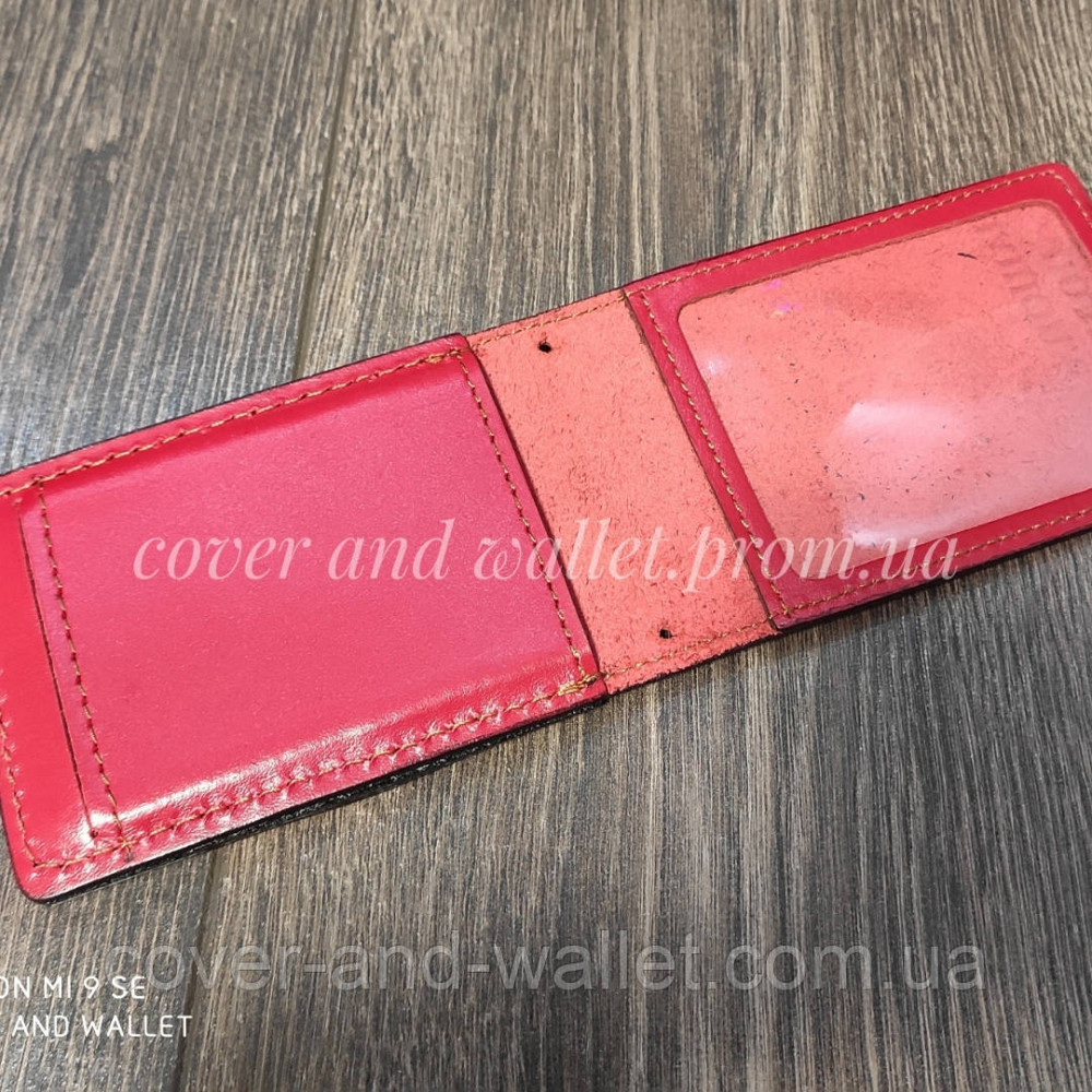 Женская красная обложка 