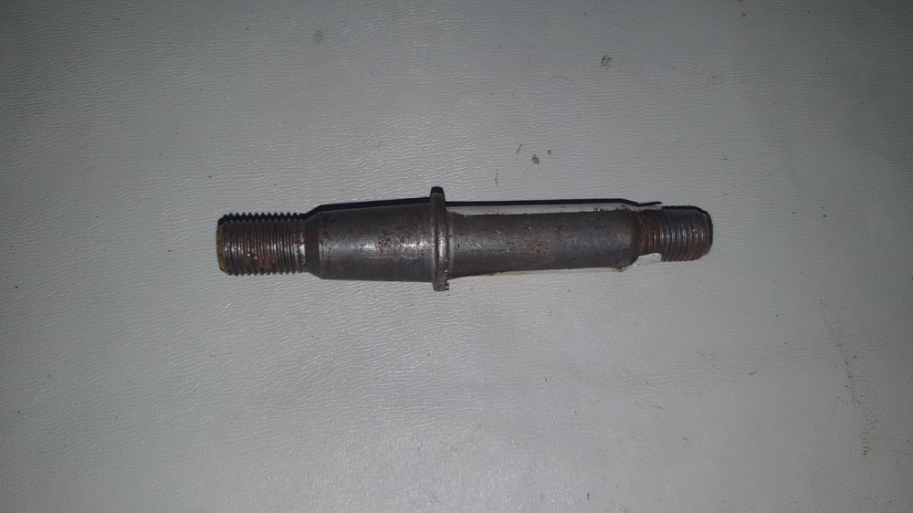 Палець амортизатора верхній передній підвіски ГАЗ-53. Виробництво — ГАЗ. Харків - фото 1