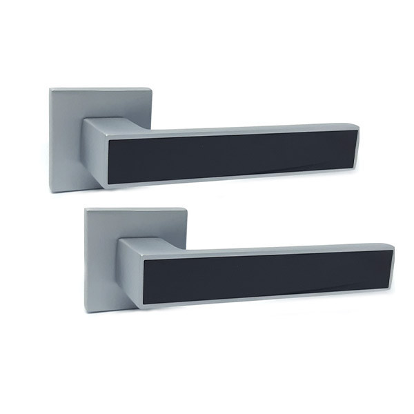 Ручка для дверей на квадратній розетці Кедр Ультра 21.810 MCP/BL хром матовий з чорною вставкою Київ - фото 1