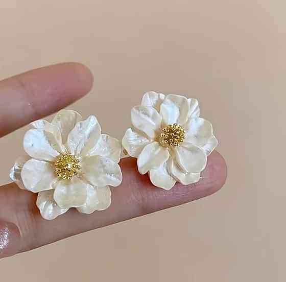 Серьги цветы белые объемные большие серьги гвоздики украшение Киев