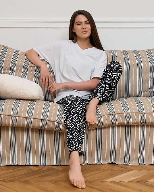 Женские пижамные штаны - чёрные в геометрический узор Nicoletta 1134Ш S Киев - изображение 4