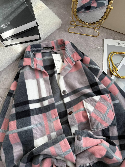 Женская теплая рубашка оверсайз в клетку на пуговицах турецкий флис Розовый Одесса - изображение 4