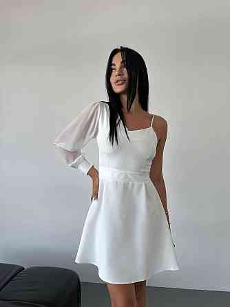 Женское праздничное мини платье на одно плечо костюмка с шифоновыми рукавами Белый, 46 Одесса