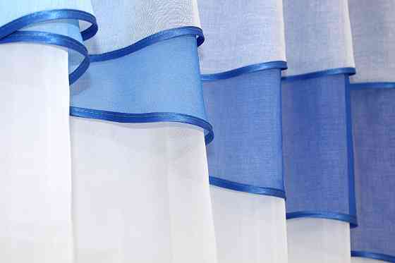 Кухонные шторы VR-Textil № 091к с ламбрекеном и подвязками белый с синим 260х170 см (59-547) Киев