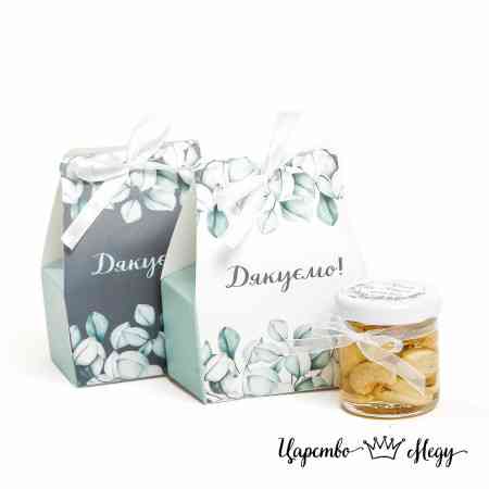 Свадебные бонбоньерки для гостей от жениха и невесты с медом и фундуком. 