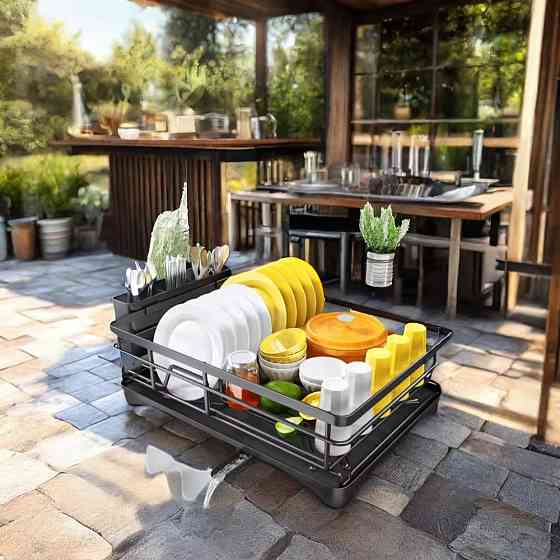 Черная металлическая сушка для посуды на столешнице с поддоном для воды Каменец-Подольский