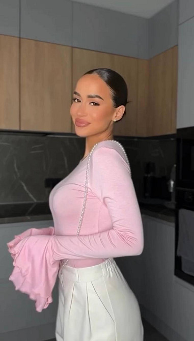 Женский лонгслив с акцентными воланами на рукавах плотная вискоза Розовый Одесса - изображение 1