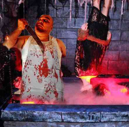 Декор для Хэллоуин Фартук мясника 72 на 51 см бело-красный Киев