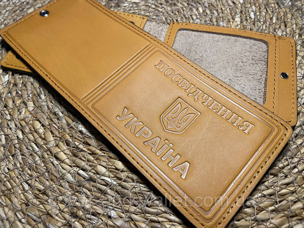 Горизонтальна шкіряна обкладинка на посвідчення України жовтого кольору Puos Київ - фото 1