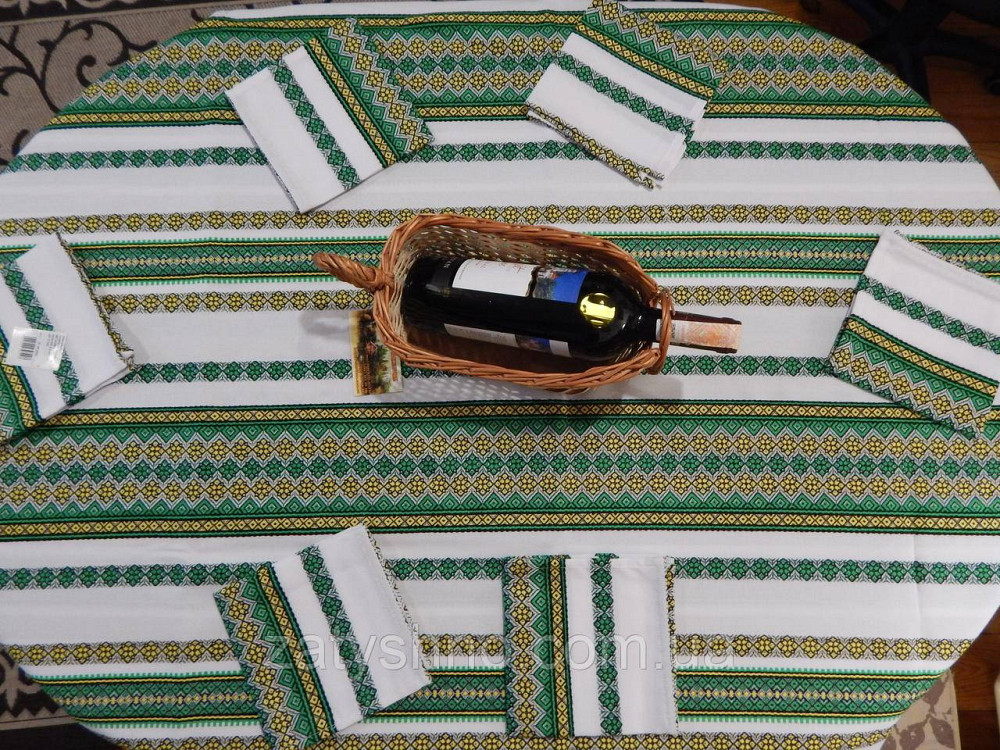 Зелена скатертина вишита з серветками Київ - фото 6