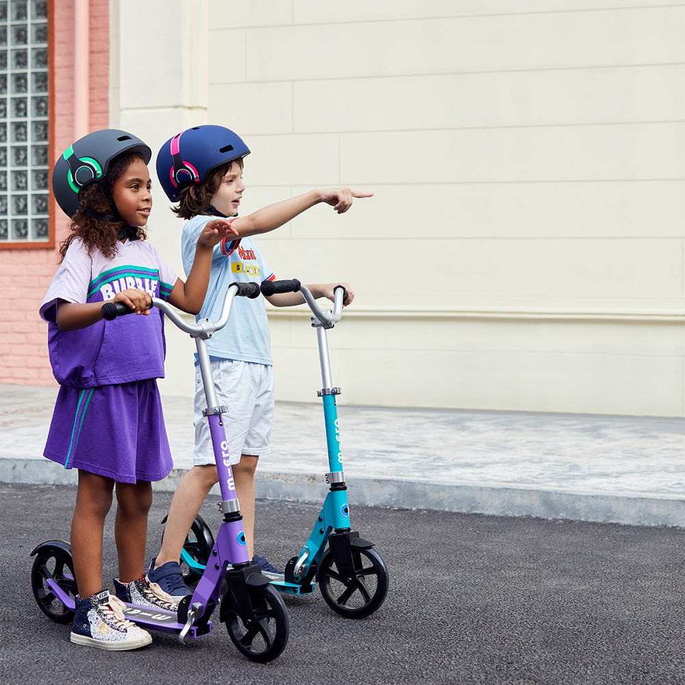 Захисний шолом Micro - Зелений з малюнком навушників Дніпро - фото 5