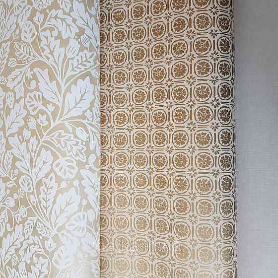 Шпалери вінілові на флізелін Caselio Mystery 0.53х10 м яскраві листя дубок білі на золотистому Київ