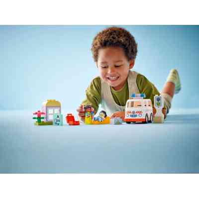 Конструктор LEGO DUPLO Town Швидка допомога та водій (10447) Вінниця