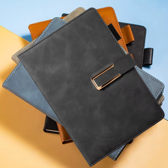 Щоденник, планер блокнот з ручкою на 100 аркушів, формат А5, записник, планер в м'якій обкладинці, колір чорний Кам'янець-Подільський