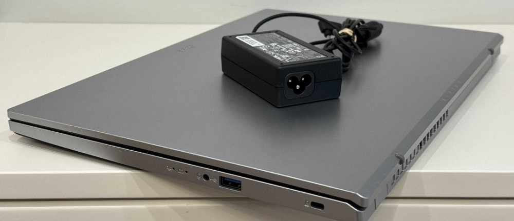 AMD Ryzen 7 5825U 16GB/512GB SSD 15.6