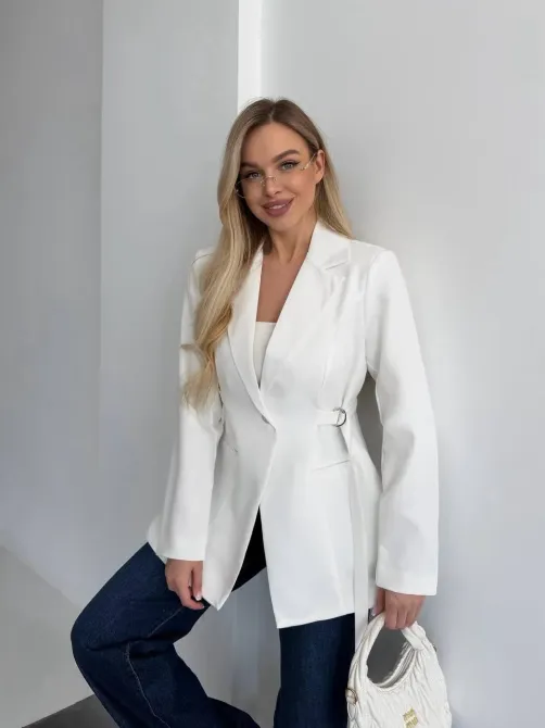 Женская куртка с ремнём и плечами — это базовый пиджак для стильного образа Одесса - изображение 10