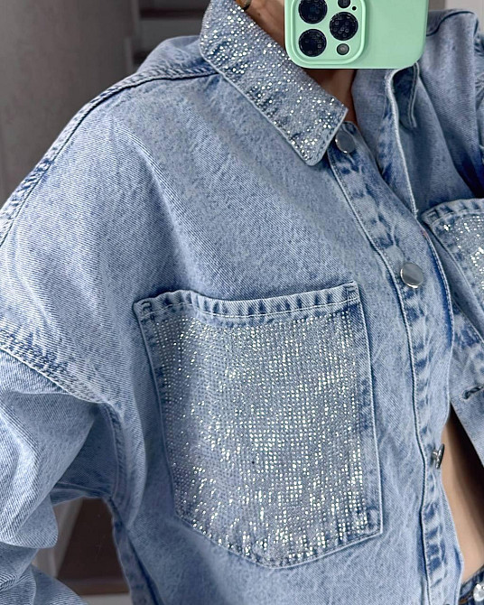 Жіноча джинсова куртка-сорочка вільного крою зі стразами 100% котон 46 Одеса - фото 3