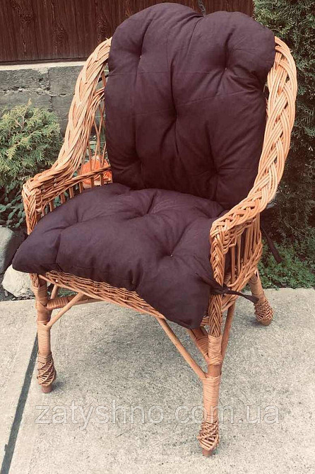 Крісло плетене з коричневою накидкою Київ - фото 2