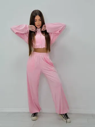 Костюм-тройка, состоящий из удобной толстовки на кулиске, стильных брюк и топа Одесса