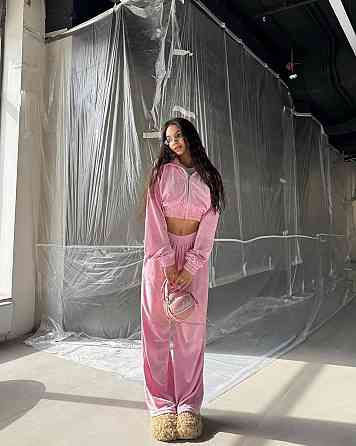 Женский стильный костюм двойка кофта с вышивкой и штаны велюр Розовый, 46/48 Одесса