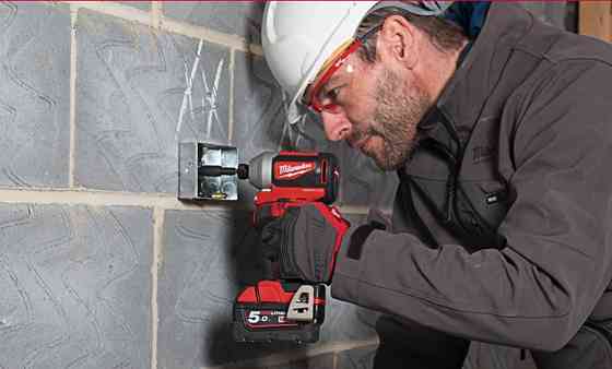 Шуруповерт ударний акумуляторний безщітковий M18 BLID2-0X крутий. мом 180 Нм MILWAUKEE (HD кейс) Одеса