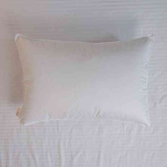 Подушка пухова YouStar 50% пух 50% перо Тік - пружна 50x70 см (Білий) Суми