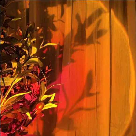 Проекційна лампа Sunset Lamp Q07 – світлодіодний торшер з ефектом заходу сонця для фото та декору Одеса - фото 2