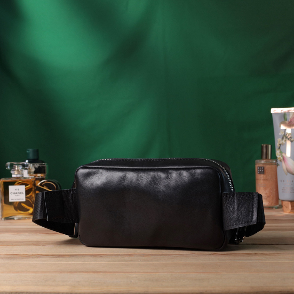 Прямокутна сумка-бананка для чоловіків із натуральної глянсової шкіри Shvigel 22825 Чорна Київ - фото 10