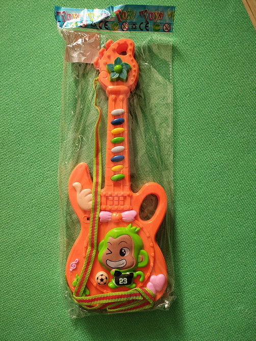 Гітара дитяча іграшка помаранчева довжина - 33см, ширина 12см, пластик, елементи живлення в комплект не входять Київ - фото 1