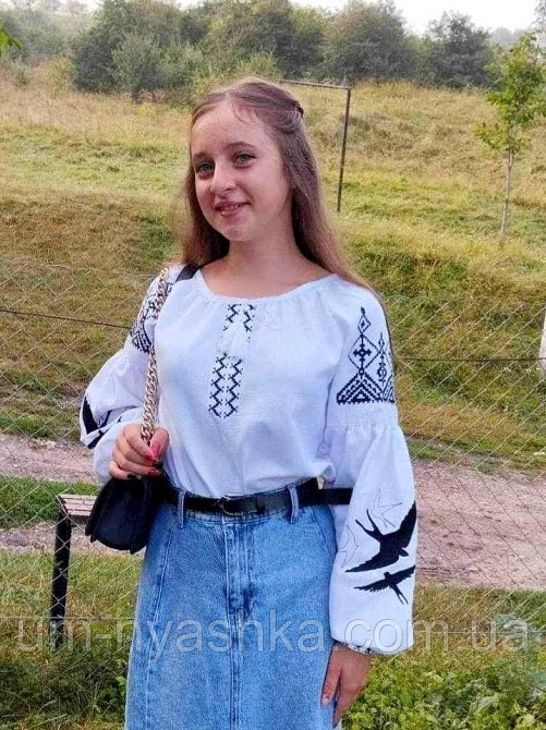 Жіноча вишиванка з чорною вишивкою на домотканному полотні Ластівки Кривий Ріг - фото 9