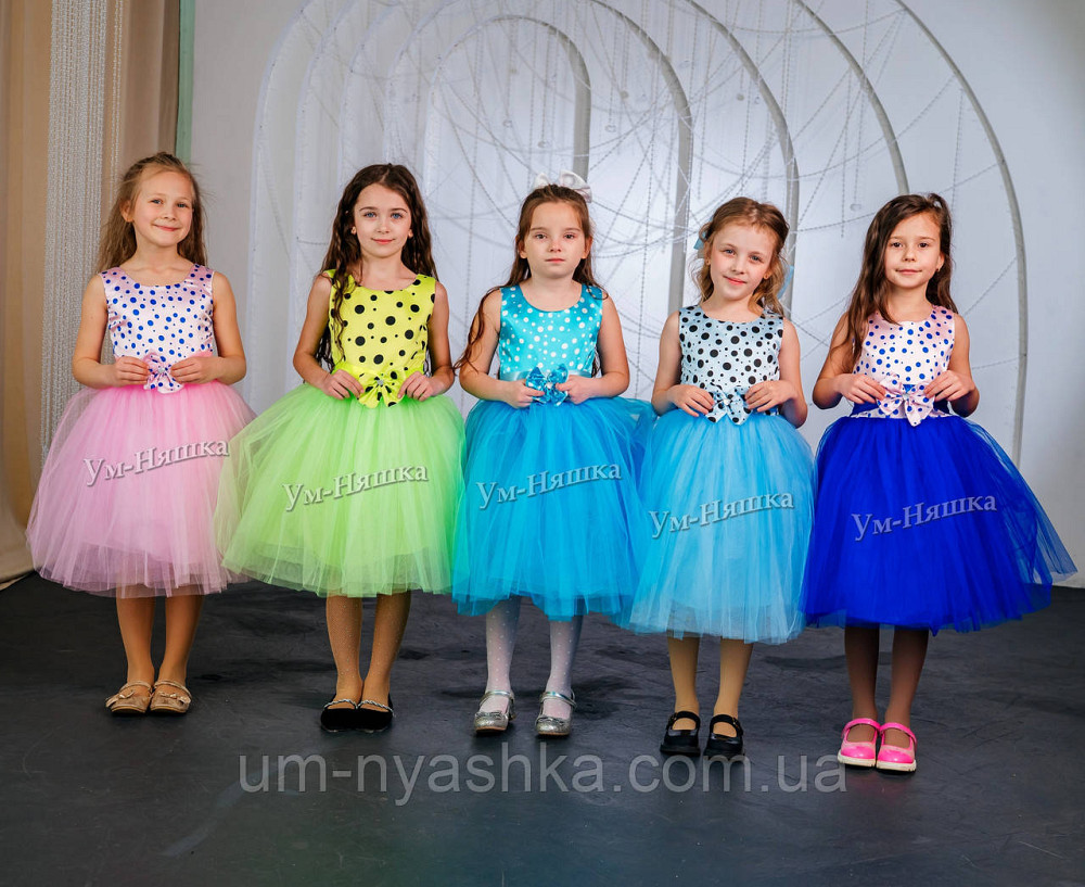 Пышное нарядное платье в горох в ретро стиле 