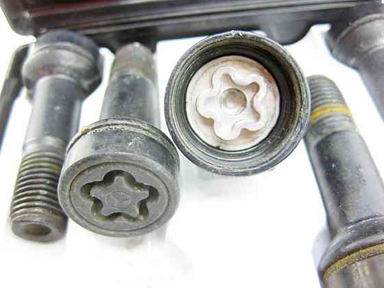 Mercedes-Benz  A0019901707 Набір секретних ступичних болтів M14 x 1.5 x 45 мм GLC Coupe C253 GLC X253 E-class W213 E-class S213 Одесса