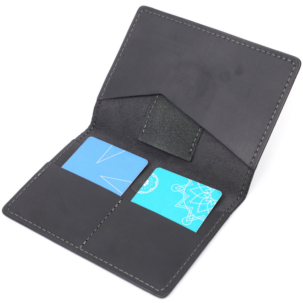 Надійна шкіряна обкладинка на паспорт з утримувачем для Apple AirTag GRANDE PELLE 11620 Чорний Київ - фото 10